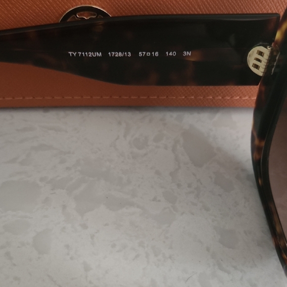 Tory Burch Brown and Orange Sunglasses